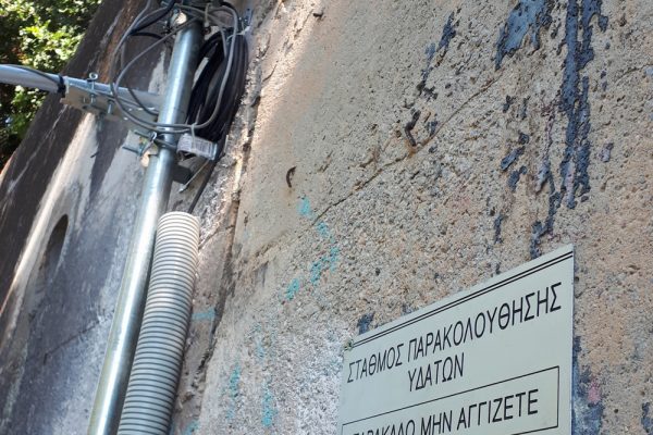 Μετάβαση στο: Εγκατάσταση του σταθμού παρακολούθησης περιβαλλοντικών παραμέτρων στο ρέμα της Πικροδάφνης